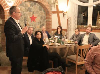 Unsere Gste lauschen dem spannenden Vortrag