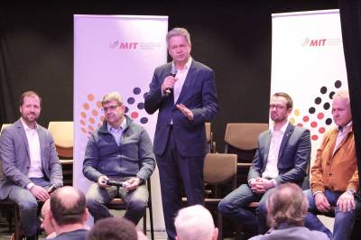 Im Gespräch mit den Mitgleidern (4)